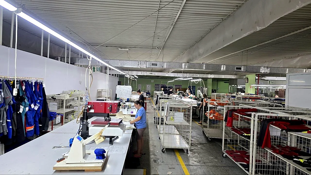 Industrial cutting table and material preparation line at Eco Textil Grup
